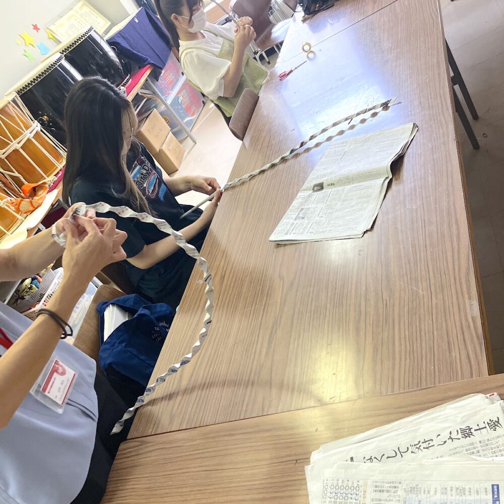 新聞紙で輪投げを作ろう （ゼミ活動：金野ゼミ）
