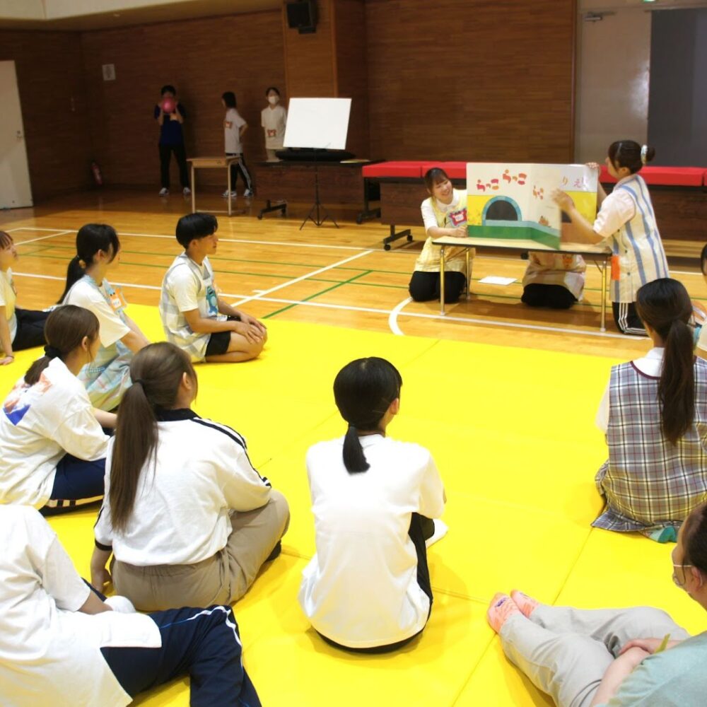 大型絵本、練習中（第1回てとて開始前）