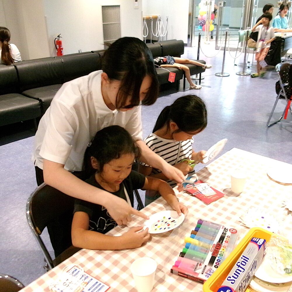 「昔あそび」コーナーでのふれあい(こどもの夢ひろば ボレロ)