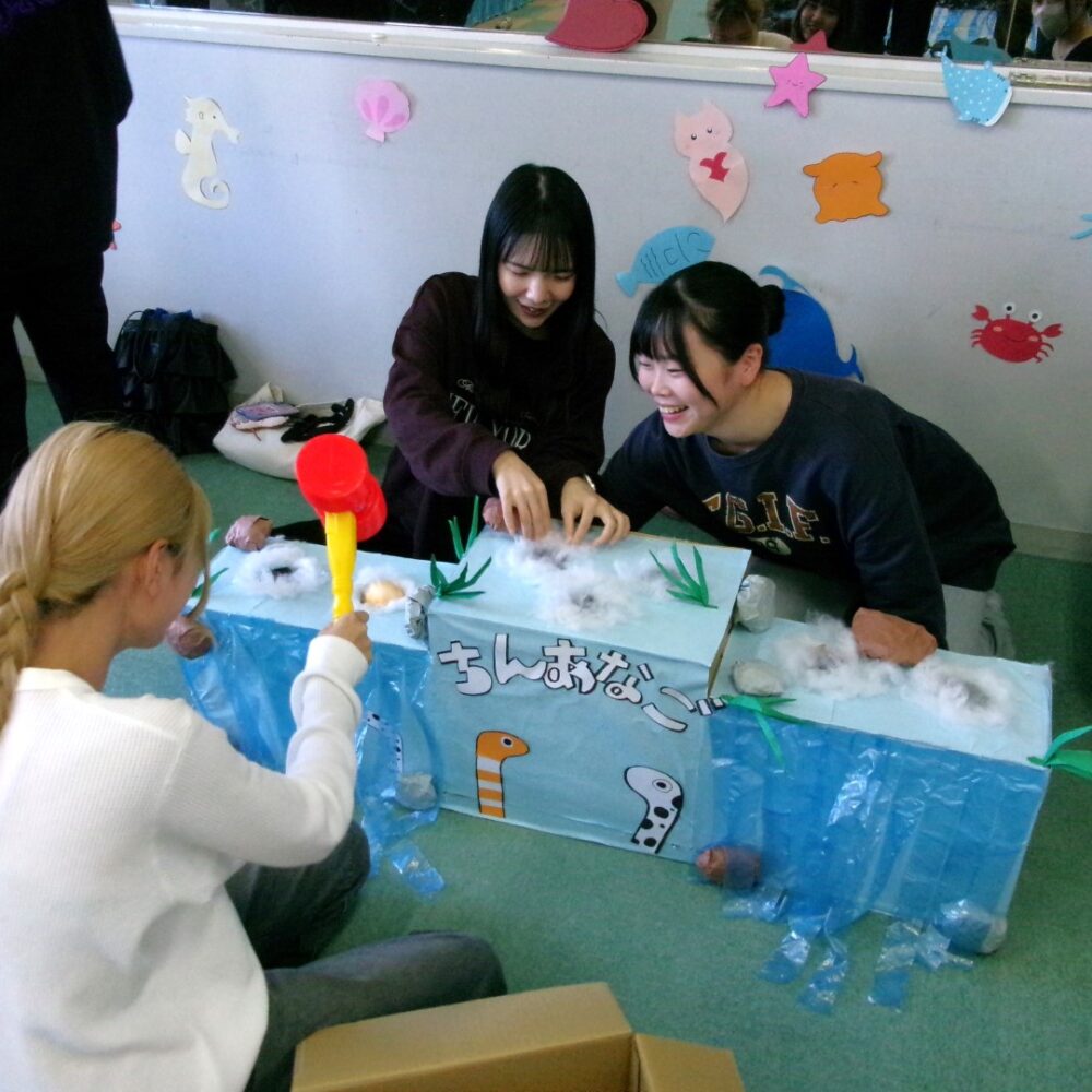 「ちんあなご叩き」準備中（ﾁｬｲﾙﾄﾞｱｲﾗﾝﾄﾞ前日）