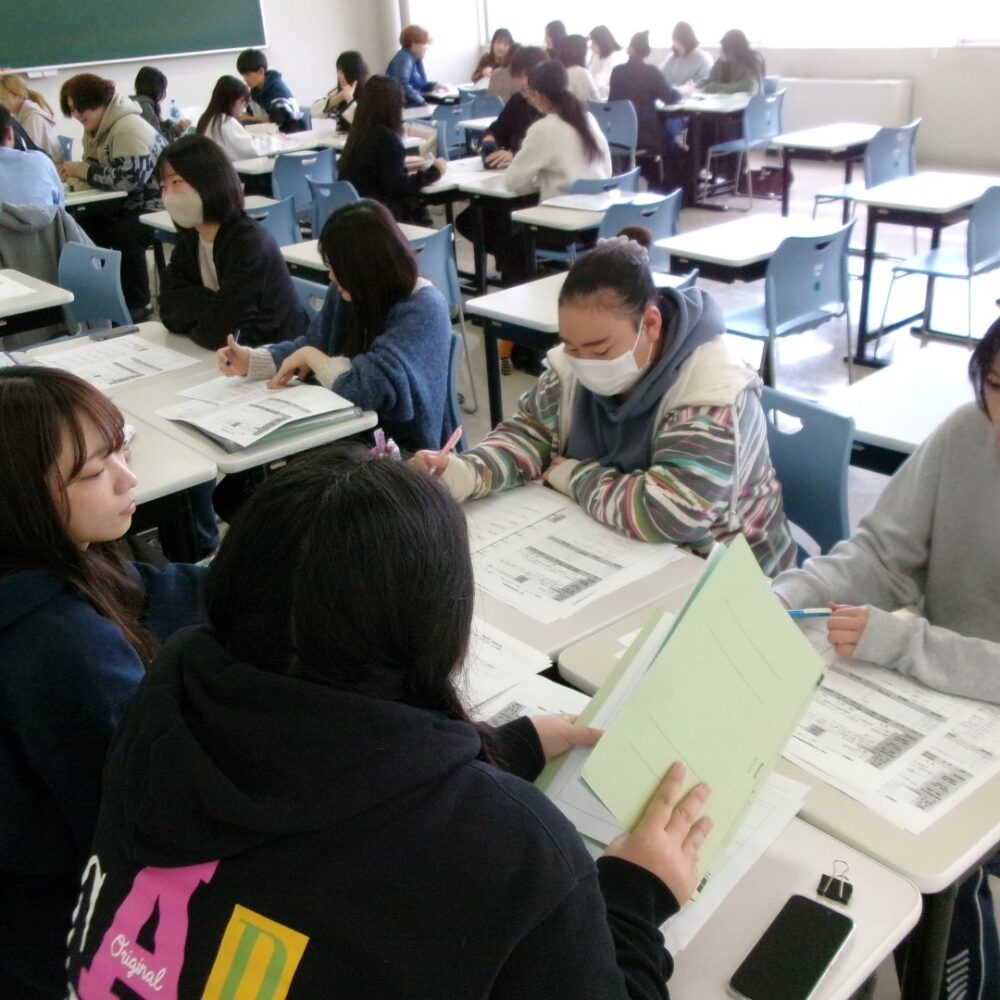 先輩から、後輩へ (実習報告会①)