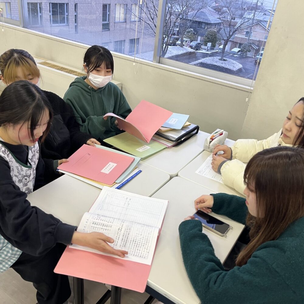 先輩から「日誌の書き方」を学ぶ(実習報告会)
