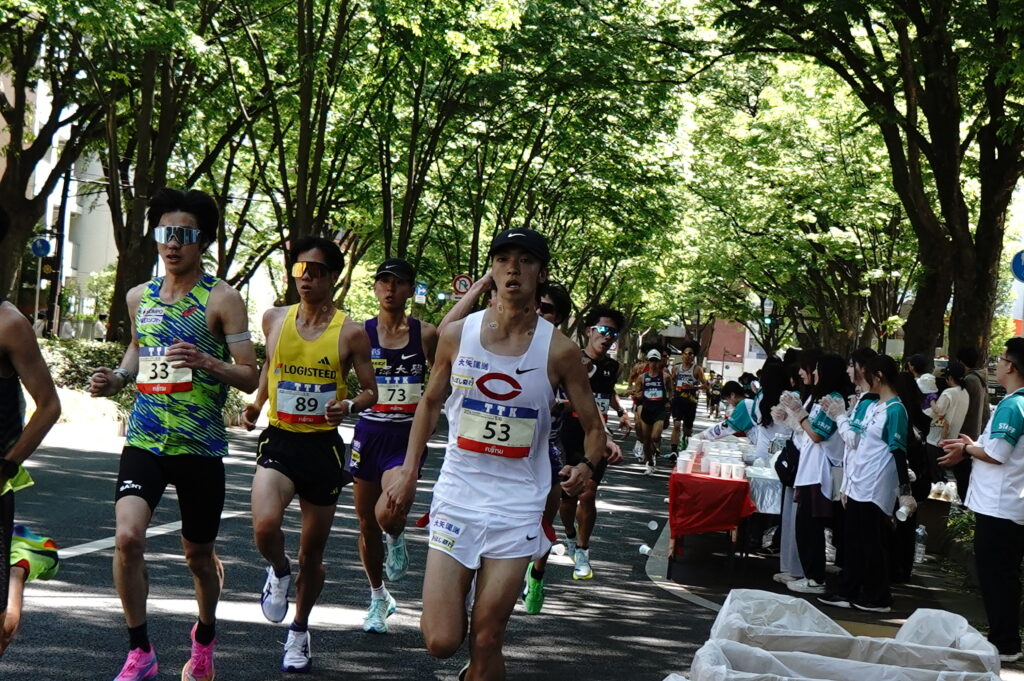 頑張って―の声援が飛び交ってます。